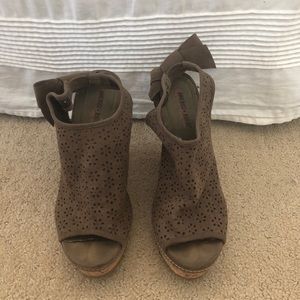 American Rag Teak Floral Cut Out Wedges